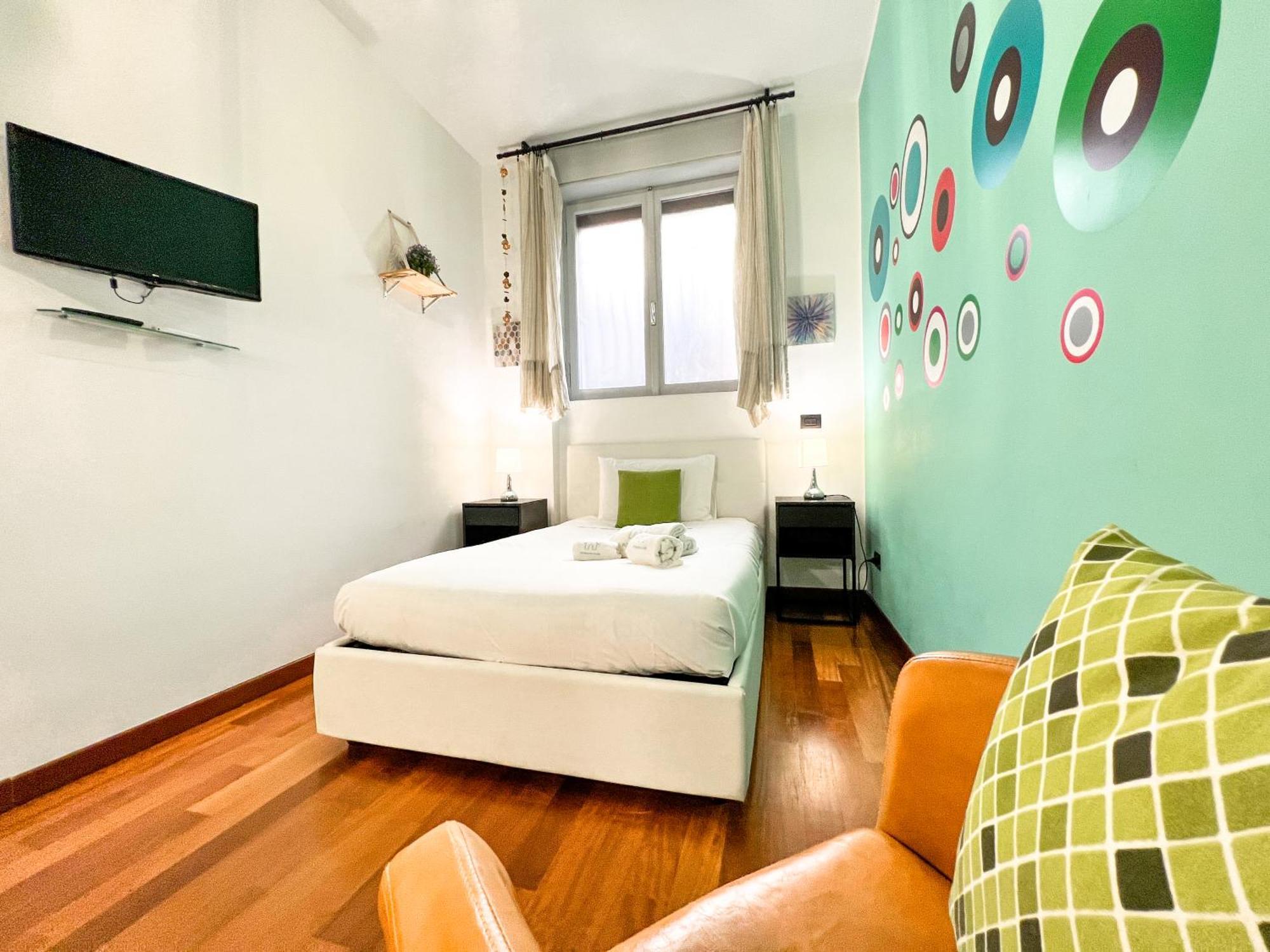 Unique House - 3 Bedrooms & 2 Bathrooms With 4 Beds - 100 Meters To The Metro A ローマ エクステリア 写真