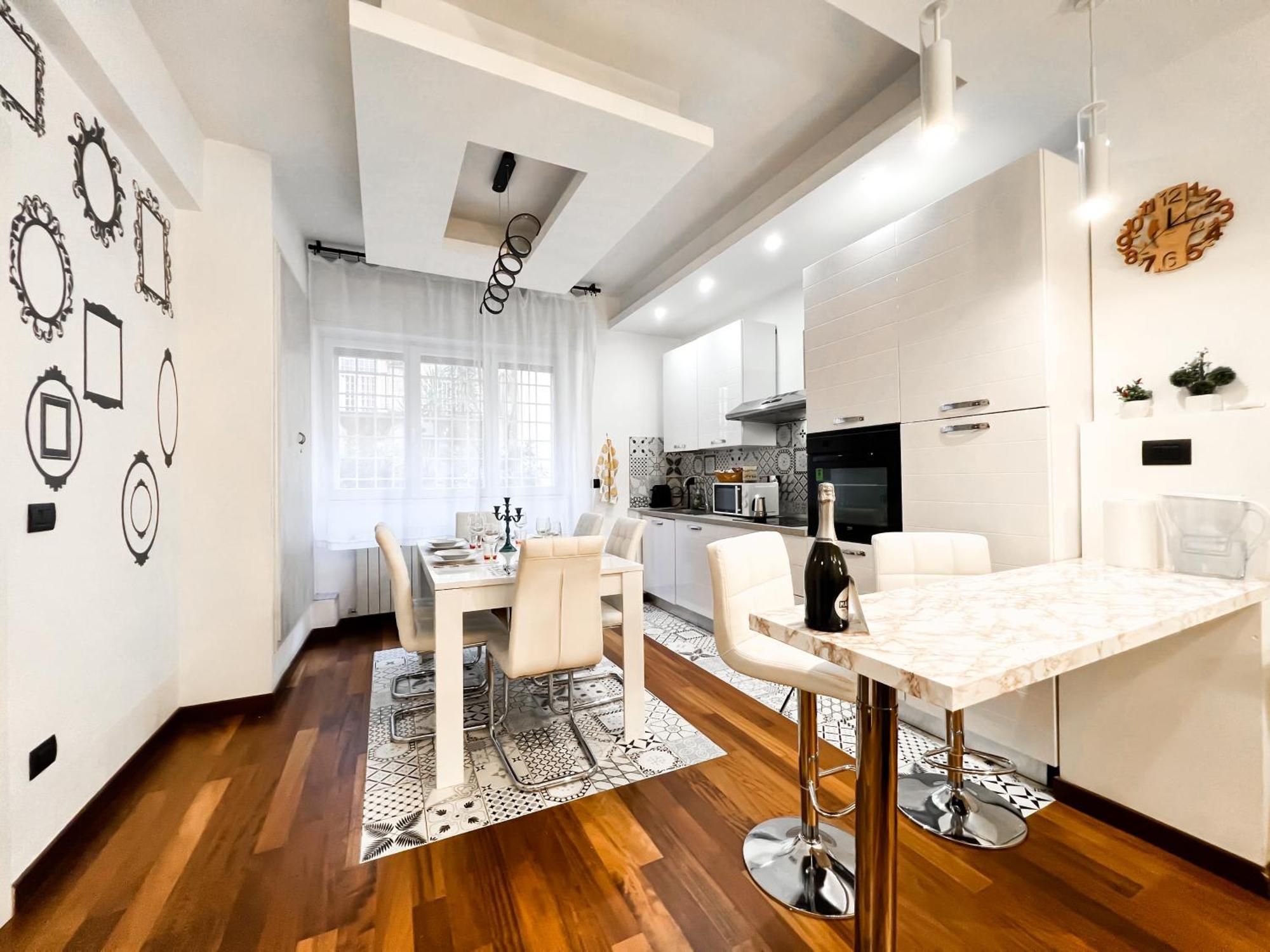 Unique House - 3 Bedrooms & 2 Bathrooms With 4 Beds - 100 Meters To The Metro A ローマ エクステリア 写真
