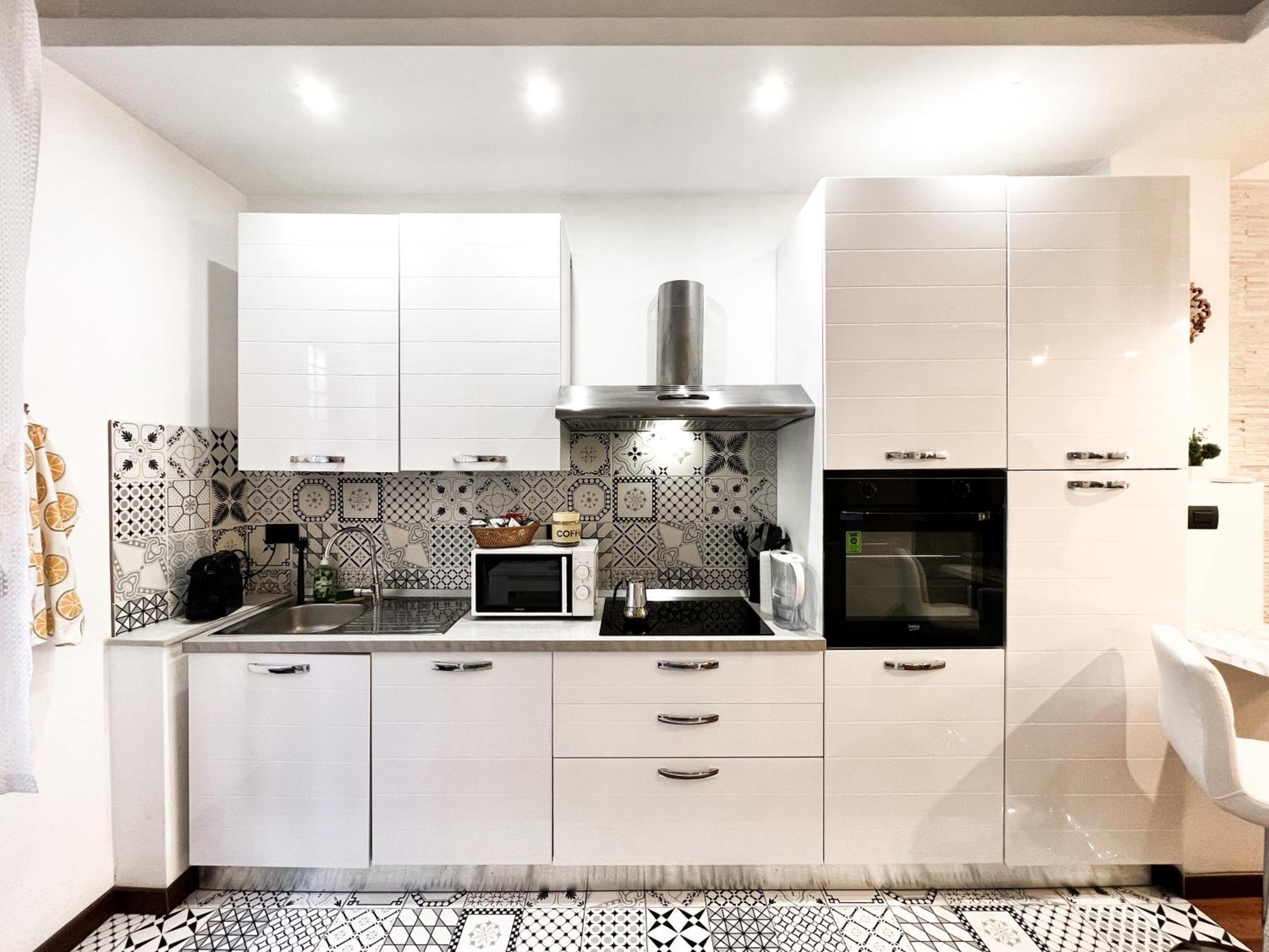 Unique House - 3 Bedrooms & 2 Bathrooms With 4 Beds - 100 Meters To The Metro A ローマ エクステリア 写真